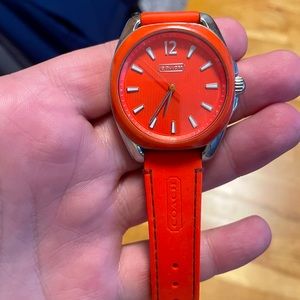 USED BUT AMAZING CONDITION AUTHENTIC/OFFICIAL AND WORKING UNISEX COACH WATCH!